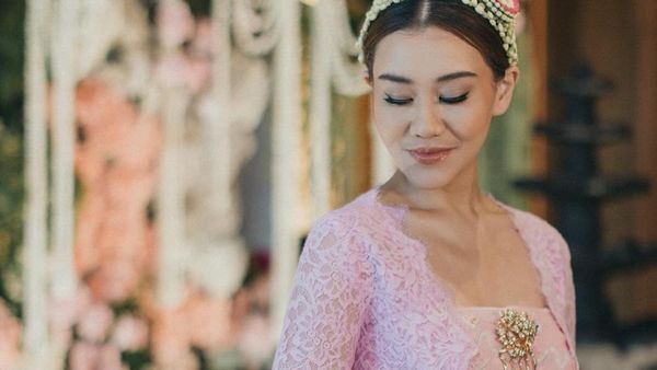 Foto: Inspirasi Beragam Model Kebaya Pink Dari Acara Siraman Aaliyah Massaid