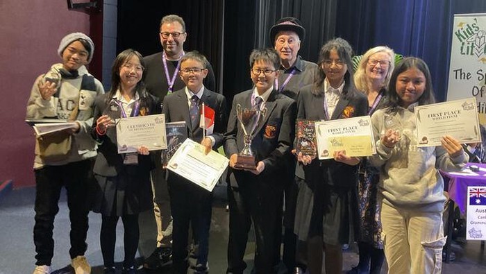 Siswa Indonesia menorehkan prestasi di bidang literatur internasional. Siswa Indonesia menorehkan prestasi di bidang literatur internasional.