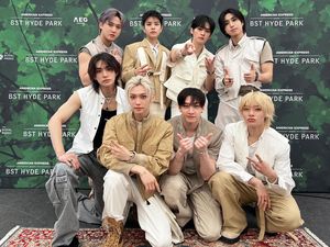 Jawaban Stray Kids soal Comeback, Tur Dunia, dan Ritual Jelang Manggung Jawaban Stray Kids soal Comeback, Tur Dunia, dan Ritual Jelang Manggung