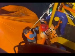 Menegangkan! Tim PHE ONWJ Selamatkan 18 Awak Kapal Karam di Kepulauan Seribu