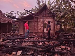 Anak di Ngawi Bakar Rumah Ortu gegara Depresi Ditinggal Mati Istri Anak di Ngawi Bakar Rumah Ortu gegara Depresi Ditinggal Mati Istri