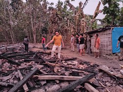 Anak di Ngawi Nekat Bakar Rumah Ortunya hingga Ludes