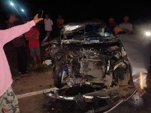 Truk Vs Avanza di Lampung Timur, Satu Meninggal dan Tiga Luka Berat Truk Vs Avanza di Lampung Timur, Satu Meninggal dan Tiga Luka Berat
