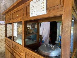 Heboh Isu Daging Tikus, Omzet Warung Bakso di Surabaya Ini Turun Drastis!