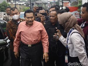 Video Detik-detik Hendropriyono Nyaris Tertimpa Videotron