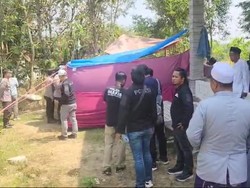 Kematian Dianggap Janggal, Makam Warga Sampang Dibongkar