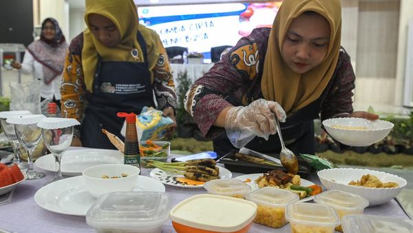 Emak-emak di Tangerang Adu Skill Ciptakan Menu Makanan Bergizi
