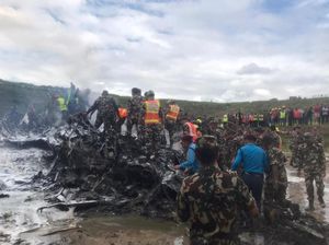 Evakuasi Bangkai Pesawat Saurya Airlines yang Jatuh di Bandara Nepal Evakuasi Bangkai Pesawat Saurya Airlines yang Jatuh di Bandara Nepal