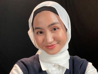 8 Gaya Xaviera Putri dengan Hijab Meleyot, Curi Atensi di Clash of Champions