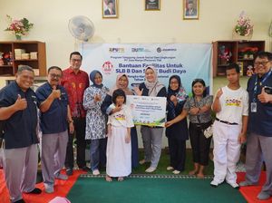 Hari Anak, Jasa Marga Salurkan Bantuan ke SLB Budi Daya di Cijantung