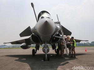 Melihat dari Dekat Jet Tempur Prancis Rafale di Lanud Halim Melihat dari Dekat Jet Tempur Prancis Rafale di Lanud Halim