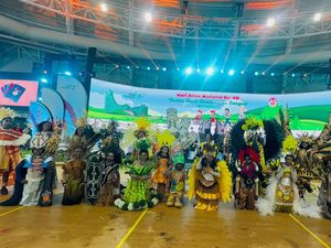 Jokowi Bangga Desainer PYCH Binaan BIN Tampilkan Fashion Show di Hari Anak Jokowi Bangga Desainer PYCH Binaan BIN Tampilkan Fashion Show di Hari Anak