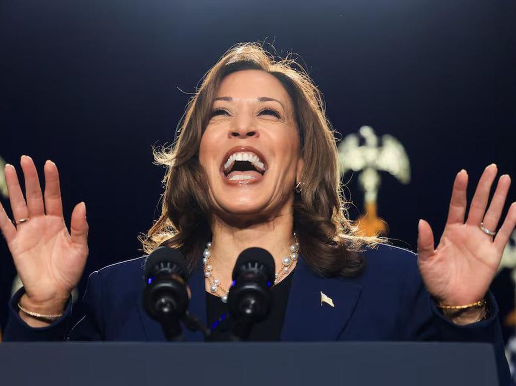 Kamala Harris Resmi Didukung Barack-Michelle Obama untuk Pilpres AS 2024