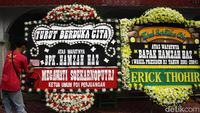 Karangan Bunga Duka Cita Hiasi Rumah Duka Hamzah Haz
