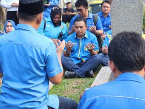 HUT ke-51, KNPI Lakukan Ziarah dan Tabur Bunga ke TMP Kalibata HUT ke-51, KNPI Lakukan Ziarah dan Tabur Bunga ke TMP Kalibata