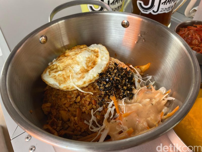 Koryo Jjampong: Restoran Korea bergaya ala Pasar Gwangjang di Korea.