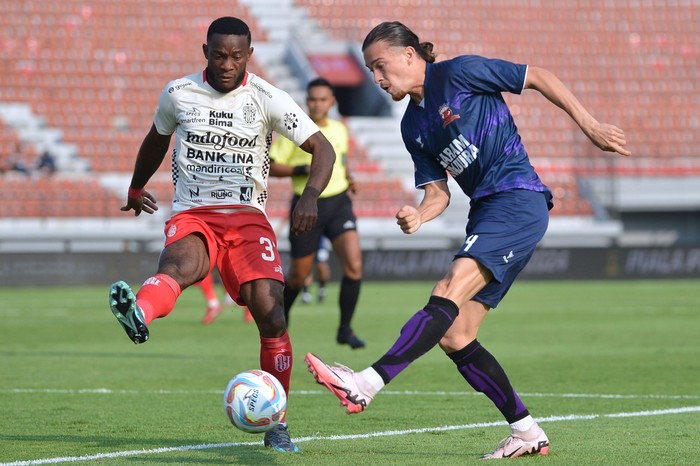 Madura United Menang Dramatis Atas Bali United Madura United menang dramatis 3-2 atas Bali United pada matchday kedua Grup B Piala Presiden 2024. Duel laga kedua Grup B Piala Presiden ini tersaji di Stadion Kapten I Wayan Dipta, Gianyar, Bali, Rabu (24/7/2024).