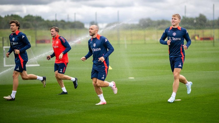 MANCHESTER, ENGLAND - JULY 22: Victor Lindelof, Christian Eriksen and Rasmus Hojlund of Manchester United in action during a pre-season training session at Carrington Training Ground on July 22, 2024 in Manchester, England.  (Photo by Ash Donelon/Manchester United via Getty Images)