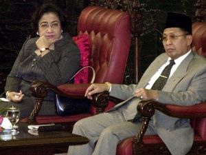 Istri Cerita Kedekatan Hamzah Haz dan Megawati Istri Cerita Kedekatan Hamzah Haz dan Megawati