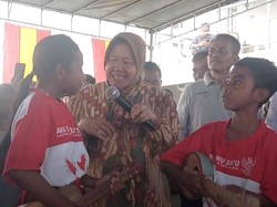 Petuah Mensos Risma ke Anak-anak Kei Besar Agar Sukses: Nggak Boleh Berantem