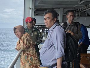 Cerita Risma Naik KRI Teluk Weda 28 Jam sebelum Baksos di Kepulauan Kei Cerita Risma Naik KRI Teluk Weda 28 Jam sebelum Baksos di Kepulauan Kei