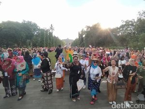 Meriahnya Perayaan Hari Kebaya Nasional di Candi Borobudur Meriahnya Perayaan Hari Kebaya Nasional di Candi Borobudur