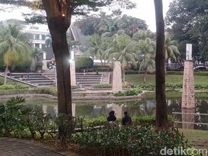 Modal Kopi dan Gorengan, Bisa Nongkrong Santai Nikmati Taman Kota