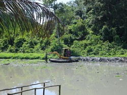 Antisipasi Banjir, Pemkot Palembang Keruk Sungai di Musim Kemarau