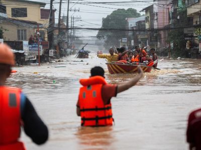 Potret Jalanan di Filipina Bak Sungai Imbas Topan Gaemi