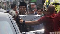 Potret Jokowi Didampingi Gibran Melayat ke Rumah Duka Hamzah Haz