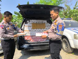 Innova Dikejar PJR Tabrak Pohon di Bangkalan, Ditemukan Bong-Rokok Ilegal