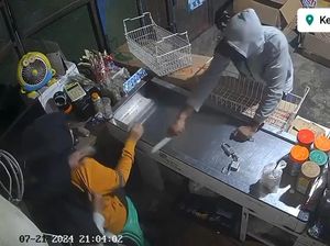 Toko Frozen Food di Jombang Dirampok, Pelaku Gasak Rp 7,8 Juta Toko Frozen Food di Jombang Dirampok, Pelaku Gasak Rp 7,8 Juta