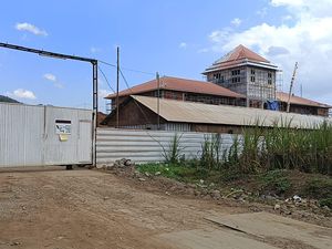 Atap Proyek Gedung SMA Taruna Nusantara Malang Ambruk Terhempas Angin