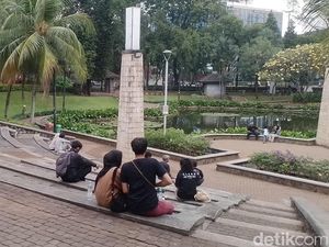 Nikmat Mana Lagi yang Kau Dustakan, Secangkir Kopi dan Gorengan di Taman Ayodya Nikmat Mana Lagi yang Kau Dustakan, Secangkir Kopi dan Gorengan di Taman Ayodya