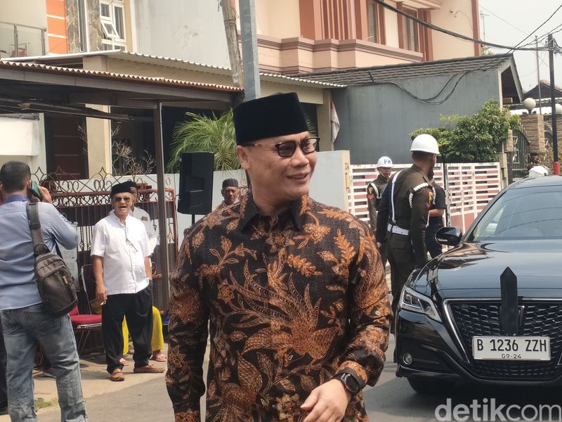 Try Sutrisno hingga Ahmad Basarah melayat ke rumah duka Hamzah Haz