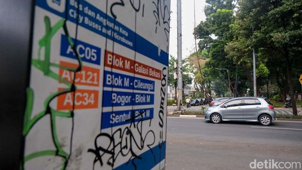 Vandalisme Rusak Estetika Bus Stop Jalan Pattimura Jaksel