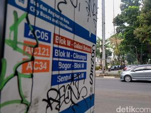 Vandalisme Rusak Estetika Bus Stop Jalan Pattimura Jaksel Vandalisme Rusak Estetika Bus Stop Jalan Pattimura Jaksel