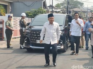 Jusuf Kalla hingga Boediono Melayat ke Rumah Duka Hamzah Haz Jusuf Kalla hingga Boediono Melayat ke Rumah Duka Hamzah Haz