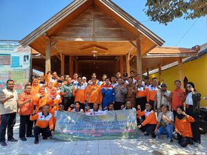 Warga di Sekitar Fuel Terminal Pertamina Tuban Latihan Tanggap Bencana Warga di Sekitar Fuel Terminal Pertamina Tuban Latihan Tanggap Bencana