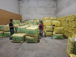 Bareskrim Polri Amankan 3.332 Ballpres Pakaian Bekas Impor Ilegal