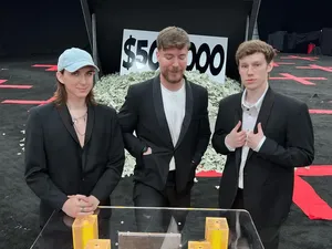 Co-Host YouTube MrBeast Jadi Transgender, Mundur Usai Dituduh Grooming Anak Co-Host YouTube MrBeast Jadi Transgender, Mundur Usai Dituduh Grooming Anak