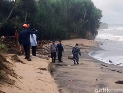 Kata Warga soal Cairan Hitam di Perairan Batu Penganten Sukabumi