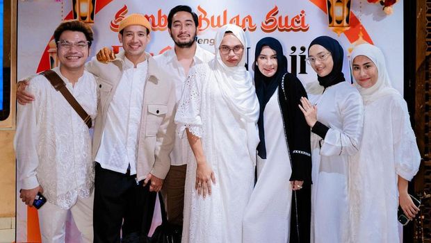 Foto Wanda Hara Pakai Baju Muslim Wanita Jelang Ramadan Disorot