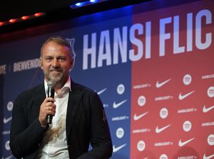Flick Bantah Sudah Negosiasi Kontrak Baru dengan Barcelona
