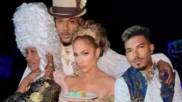 Foto: Jennifer Lopez Gelar Pesta Ultah Tema Bridgerton, Tak Ada Ben Affleck