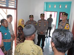 Hasil Bedah Rumah Warga Lamongan Diserahkan ke Pemiliknya