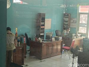 KPK Lanjut Geledah Kantor Damkar Semarang KPK Lanjut Geledah Kantor Damkar Semarang