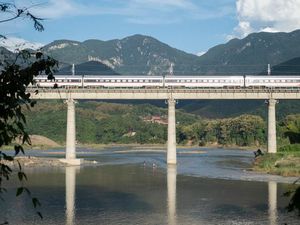 Laos Jatuh dalam Jerat Utang China?