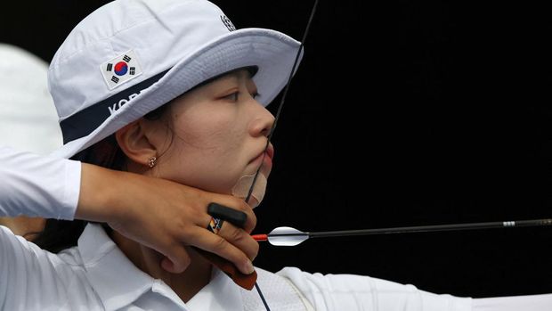 Paris 2024 Olympics - Archery - Women's Individual Ranking Round - Invalides, Paris, France - July 25, 2024. Sihyeon Lim of South Korea reacts. REUTERS/Tingshu Wang