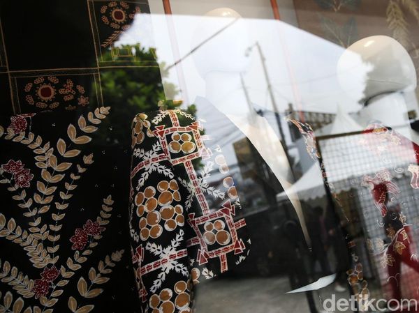 Mengintip Rumah Batik Fractal di Sukabumi